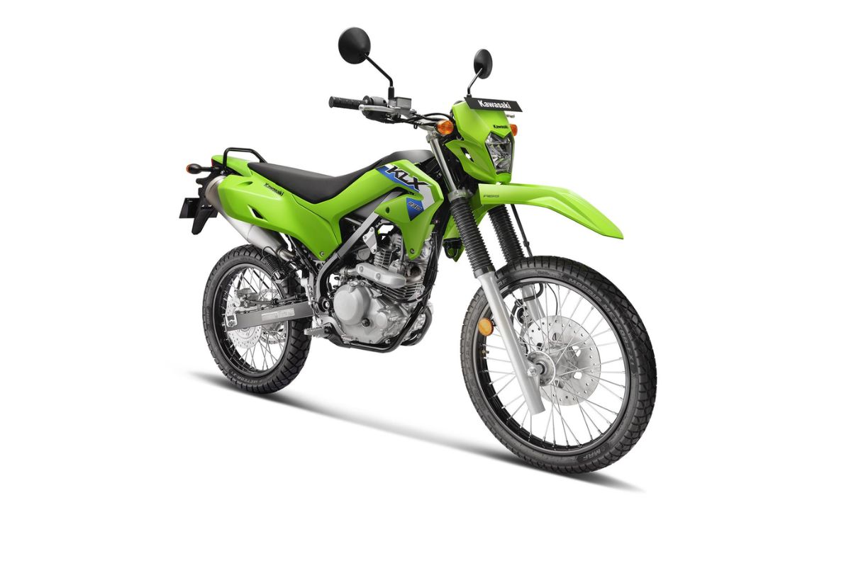 Kawasaki KLX230 Studio front three fourth shot